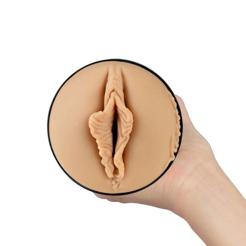 KIIROO – SINTA VICTORIA JUNE STROKER