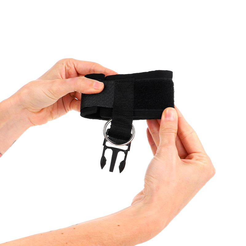 KINK - ALGUMA DE PULSO DE NEOPRENE COM FECHO DE VELCRO, PRETA, AJUSTÁVEL DE 22 A 34 CM - Image 4