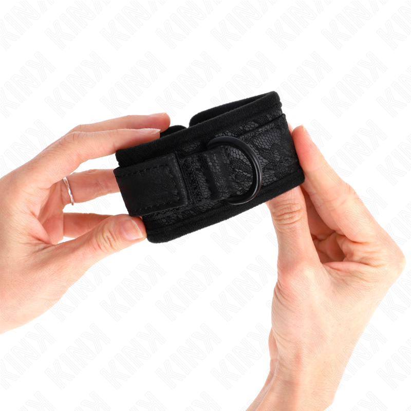 KINK - ALGEMAS DE PULSO REVESTIDAS COM RENDA ESCURA, EM NEOPRENE, AJUSTÁVEIS, PRETAS, 20-29 CM X 5 CM - Image 4